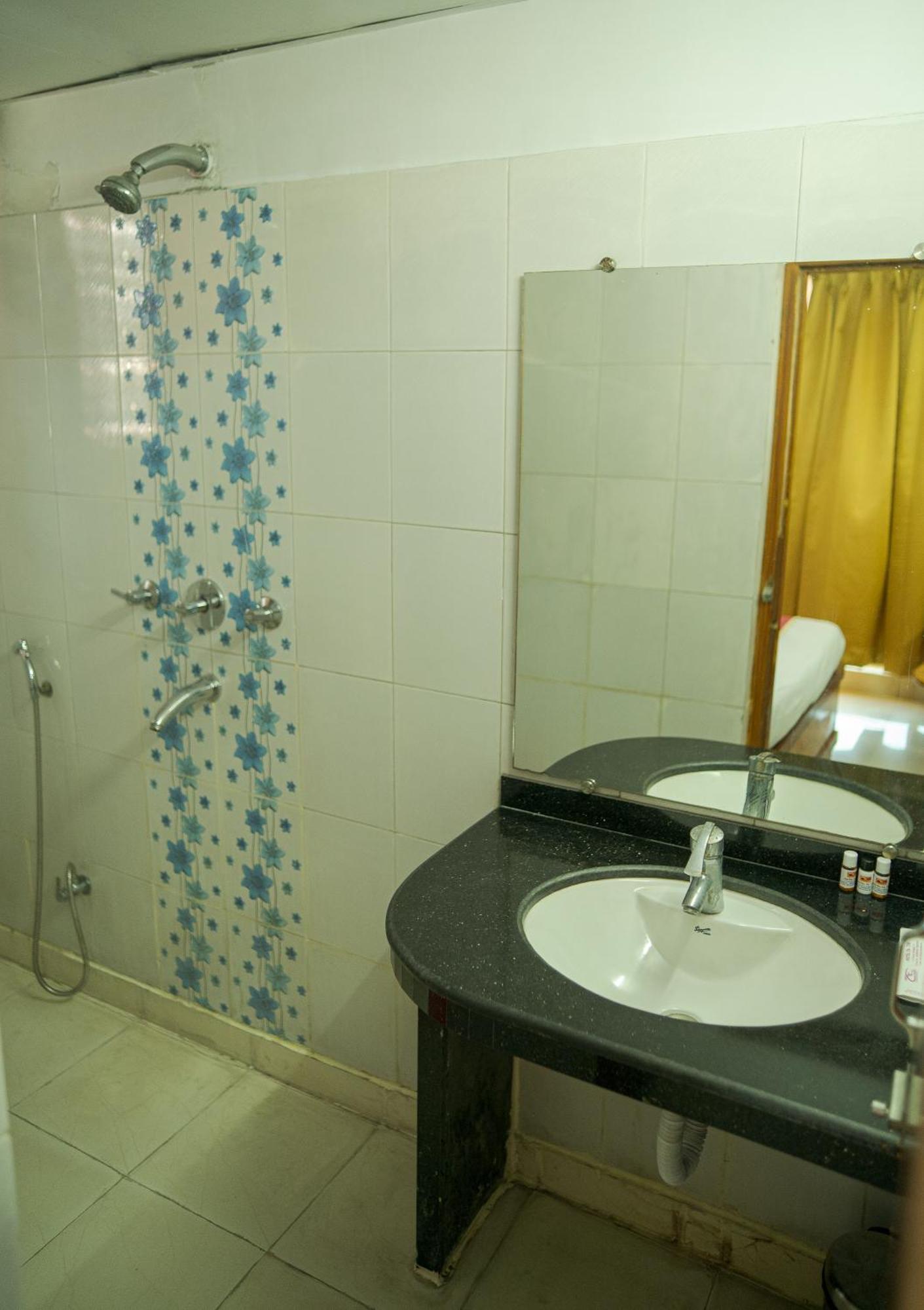 Hotel Ta-Tin Durgāpur Esterno foto